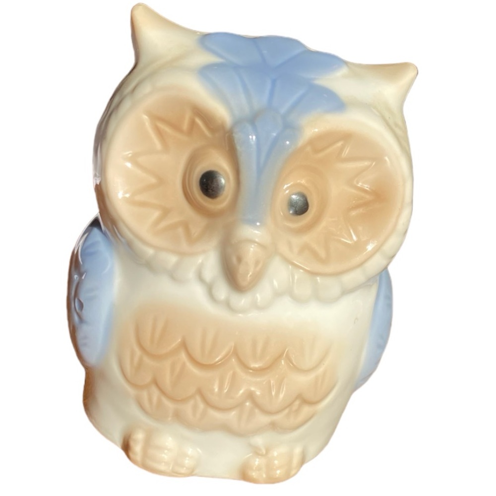 Vintage cute owl coin bank Ceramic in white with blue & tan excellent condition